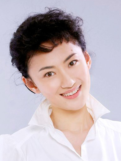 李欣凌，94届影视表演专业毕业生，演员，导演。代表作品《大宅门》《蓝天花朵》《中国远征军》《结婚十年》等